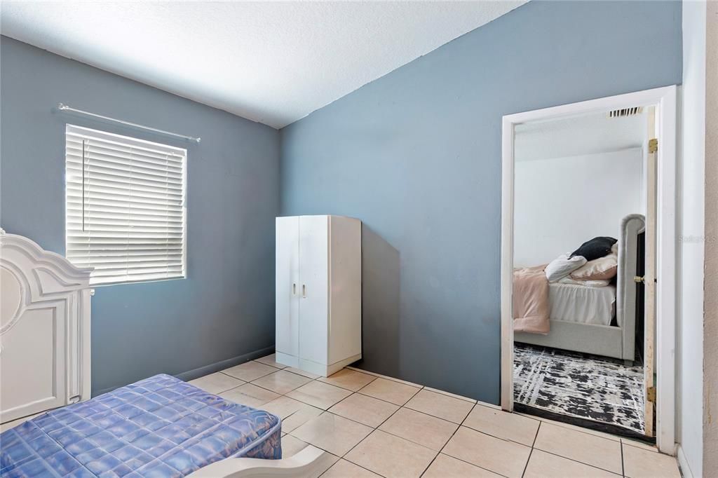 Под контрактом: $285,000 (3 спален, 2 ванн, 1125 Квадратных фут)