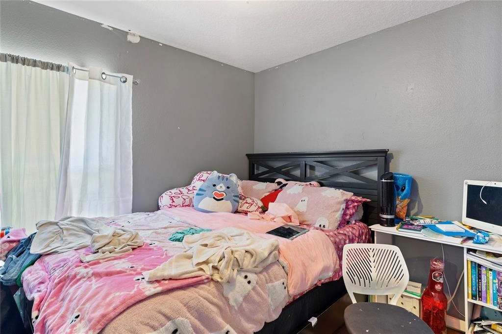 Под контрактом: $285,000 (3 спален, 2 ванн, 1125 Квадратных фут)