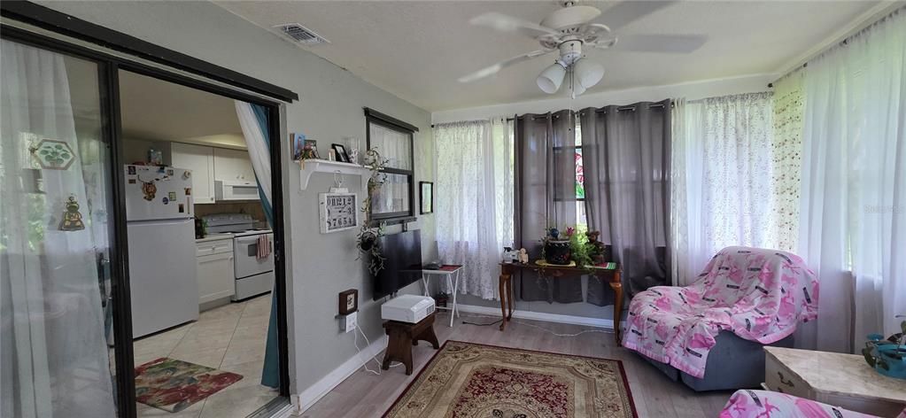 待售: $357,000 (2 贝兹, 2 浴室, 1118 平方英尺)