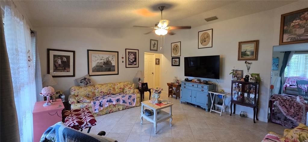 待售: $357,000 (2 贝兹, 2 浴室, 1118 平方英尺)