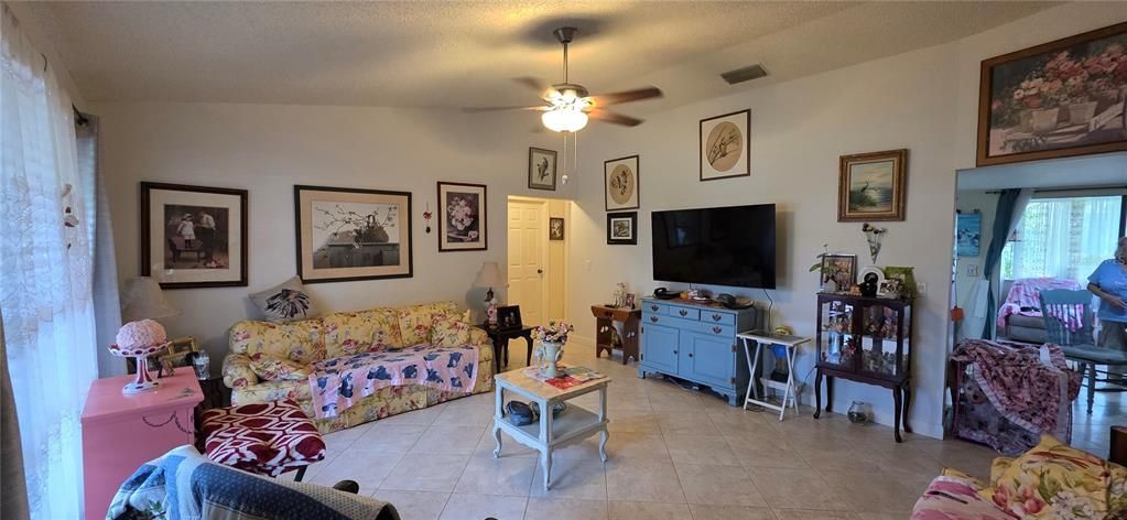 待售: $357,000 (2 贝兹, 2 浴室, 1118 平方英尺)