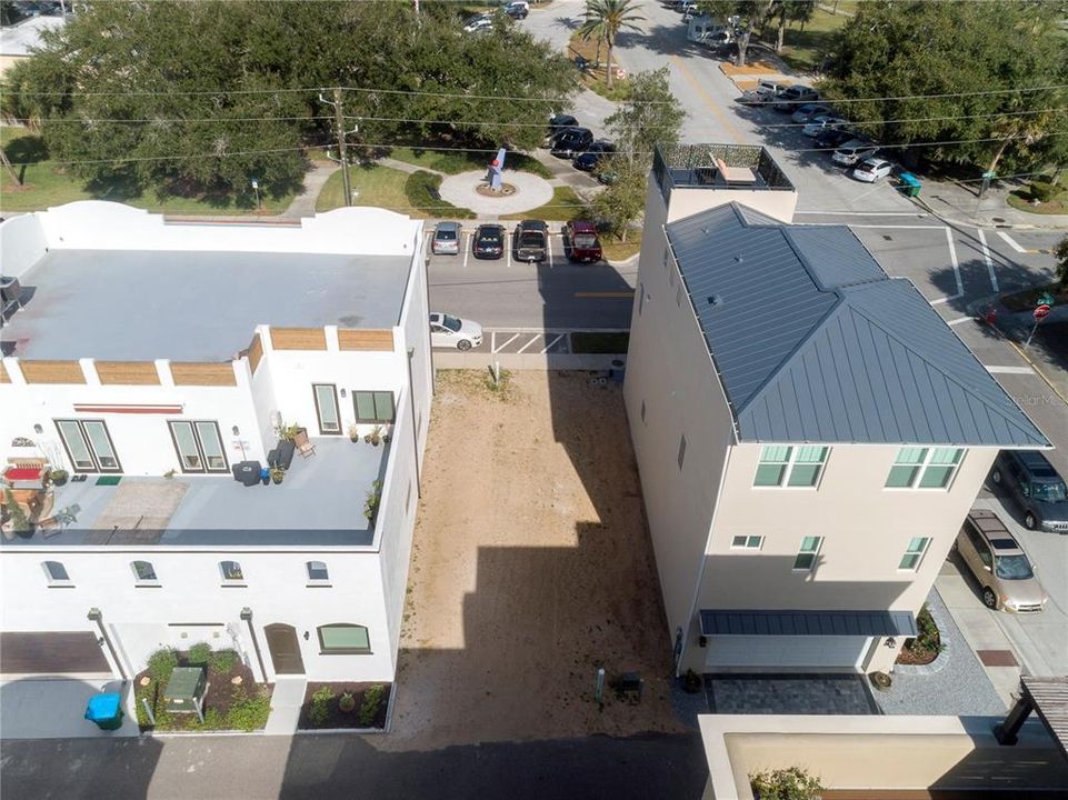 Под контрактом: $299,900 (0.04 acres)