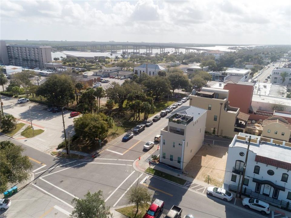 Под контрактом: $299,900 (0.04 acres)