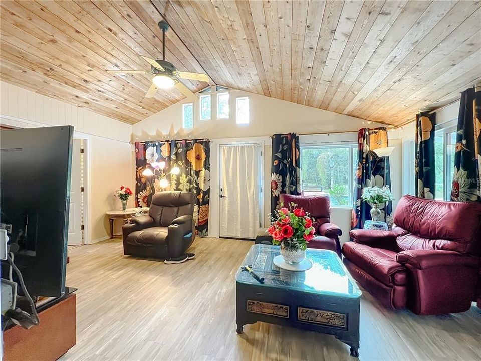 For Sale: $495,000 (3 beds, 2 baths, 1200 Square Feet)