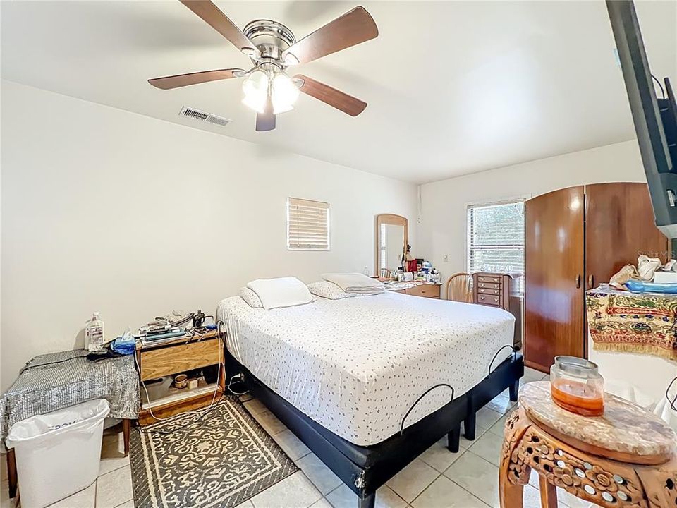 For Sale: $495,000 (3 beds, 2 baths, 1200 Square Feet)
