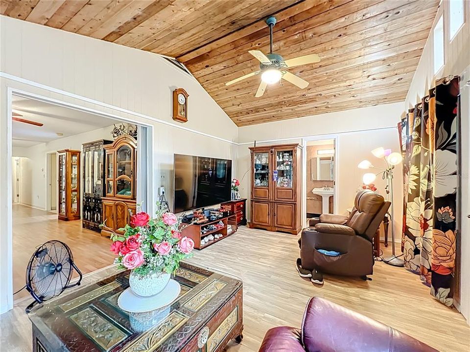 For Sale: $495,000 (3 beds, 2 baths, 1200 Square Feet)