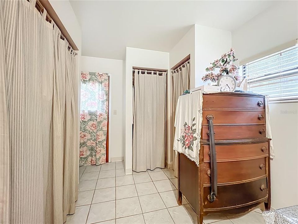 For Sale: $495,000 (3 beds, 2 baths, 1200 Square Feet)