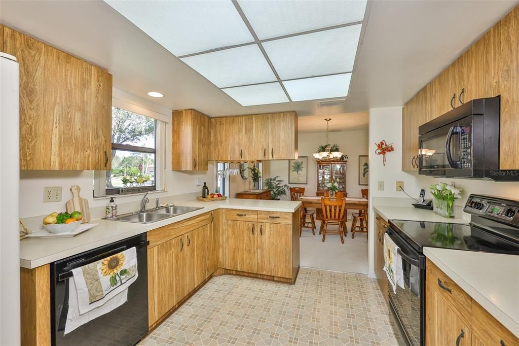 For Sale: $209,000 (2 beds, 2 baths, 1394 Square Feet)