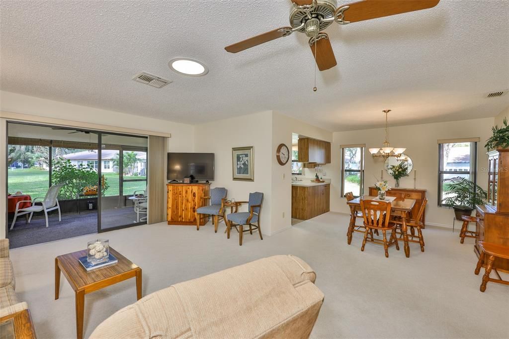 For Sale: $209,000 (2 beds, 2 baths, 1394 Square Feet)