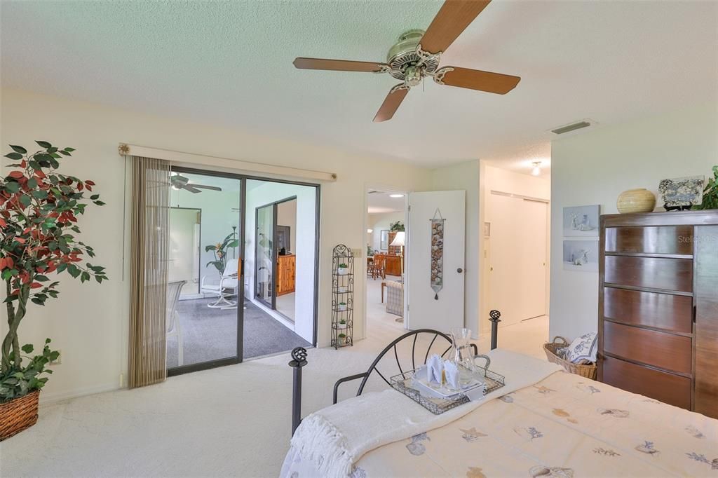 For Sale: $209,000 (2 beds, 2 baths, 1394 Square Feet)