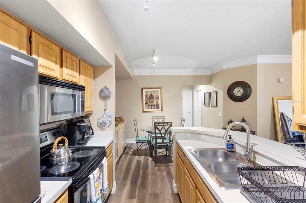 For Rent: $1,800 (2 beds, 2 baths, 1007 Square Feet)