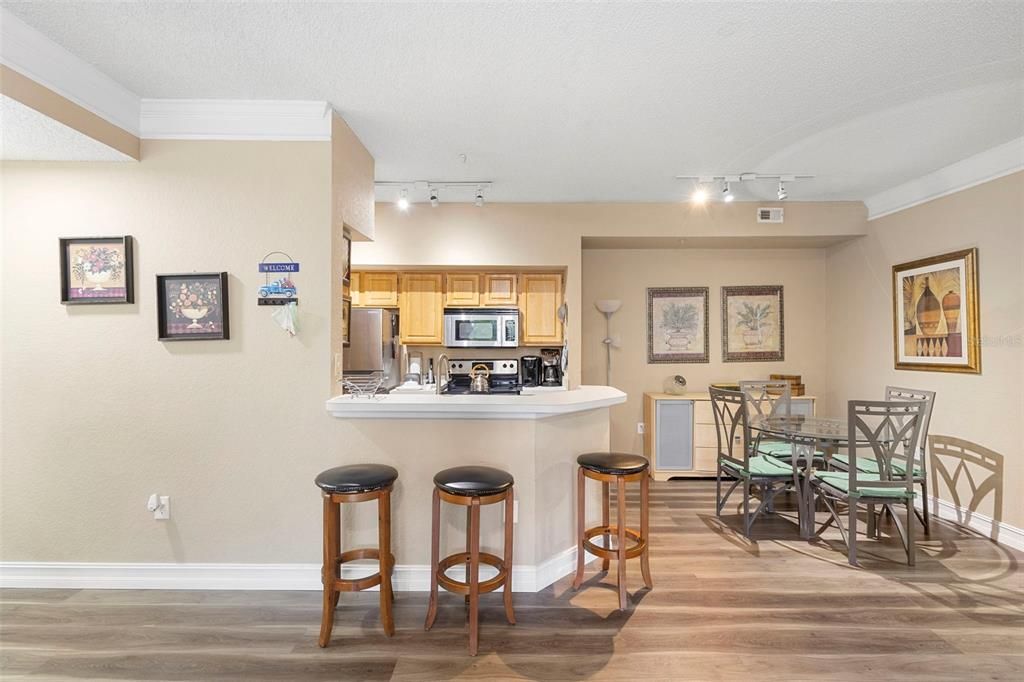 For Rent: $1,800 (2 beds, 2 baths, 1007 Square Feet)