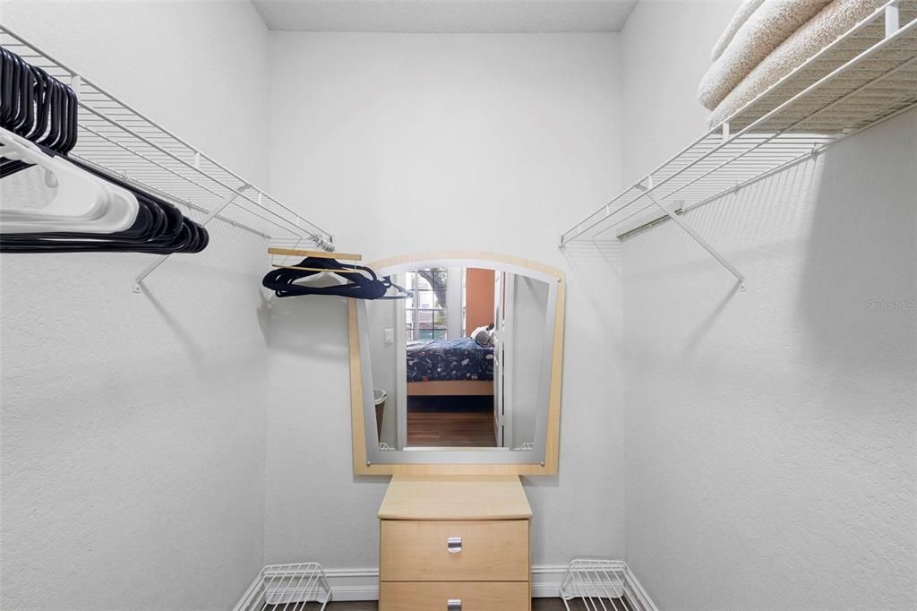 For Rent: $1,800 (2 beds, 2 baths, 1007 Square Feet)