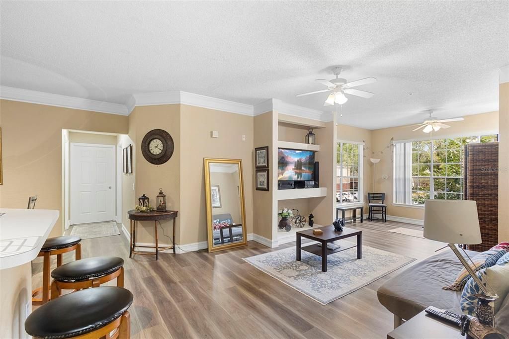 For Rent: $1,800 (2 beds, 2 baths, 1007 Square Feet)