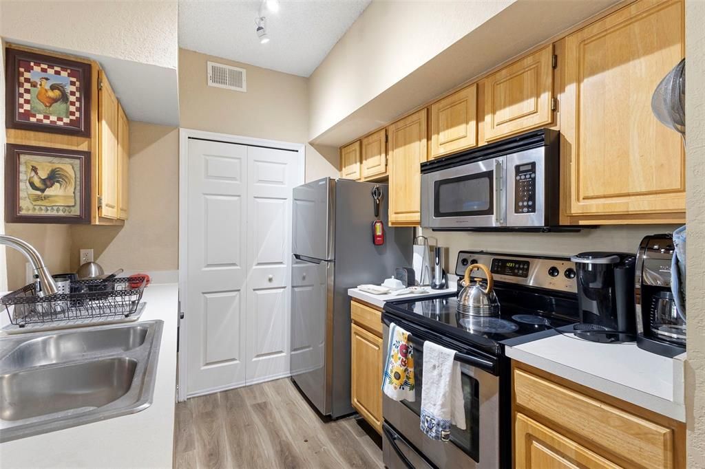 For Rent: $1,800 (2 beds, 2 baths, 1007 Square Feet)