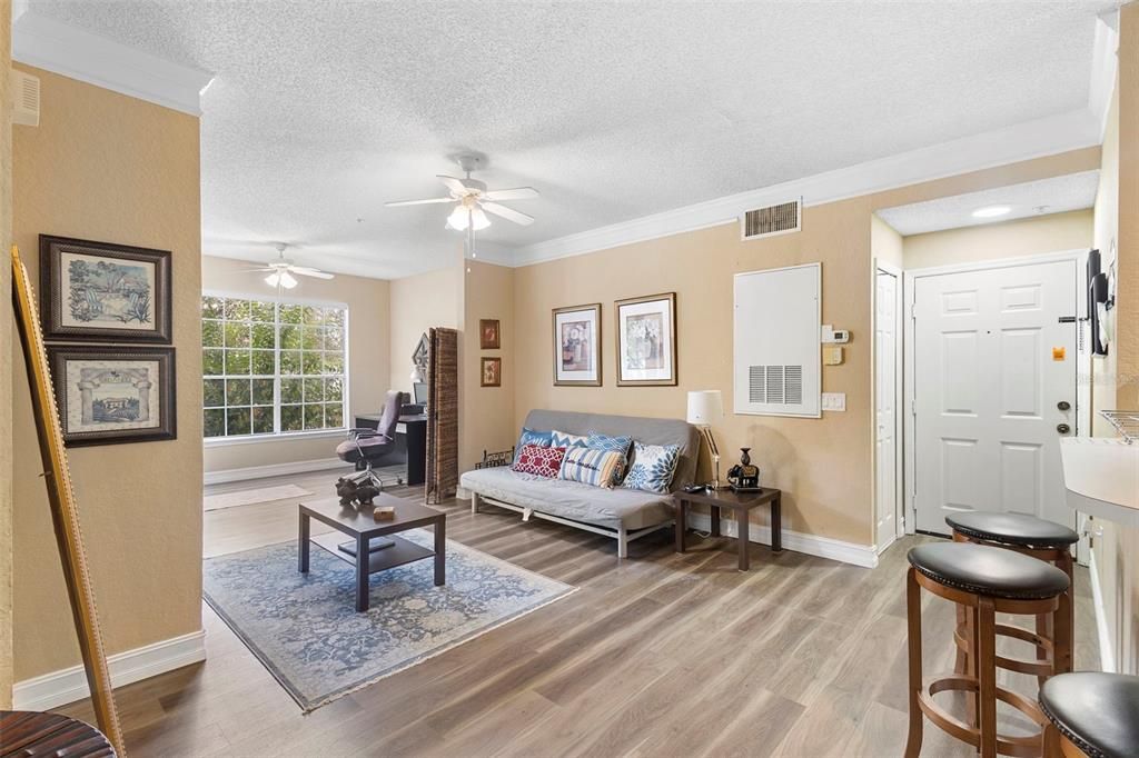 For Rent: $1,800 (2 beds, 2 baths, 1007 Square Feet)