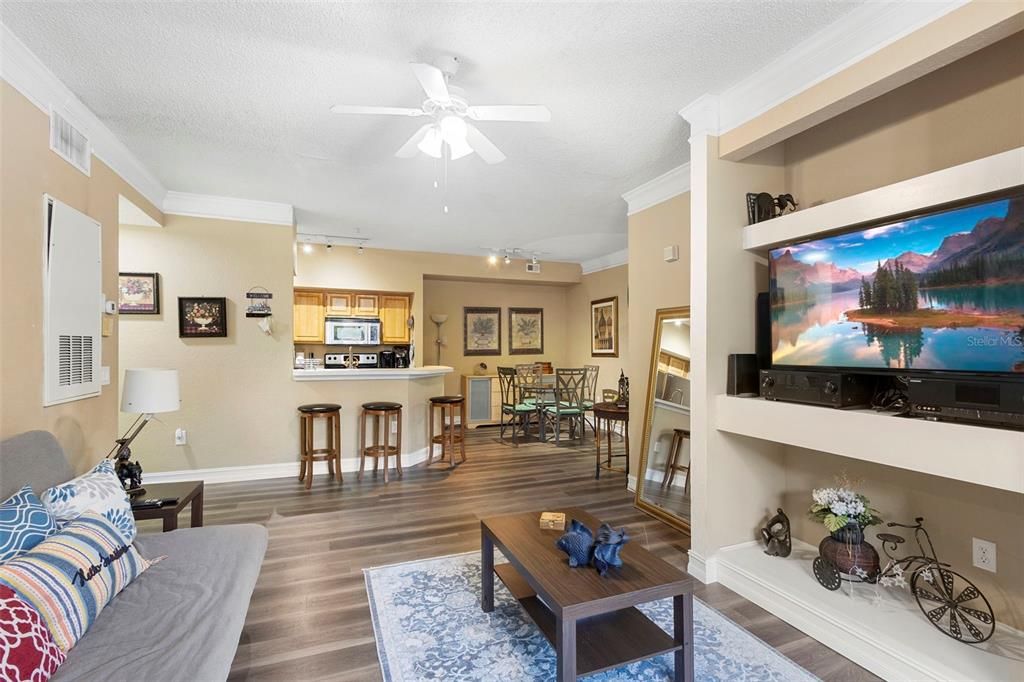 For Rent: $1,800 (2 beds, 2 baths, 1007 Square Feet)