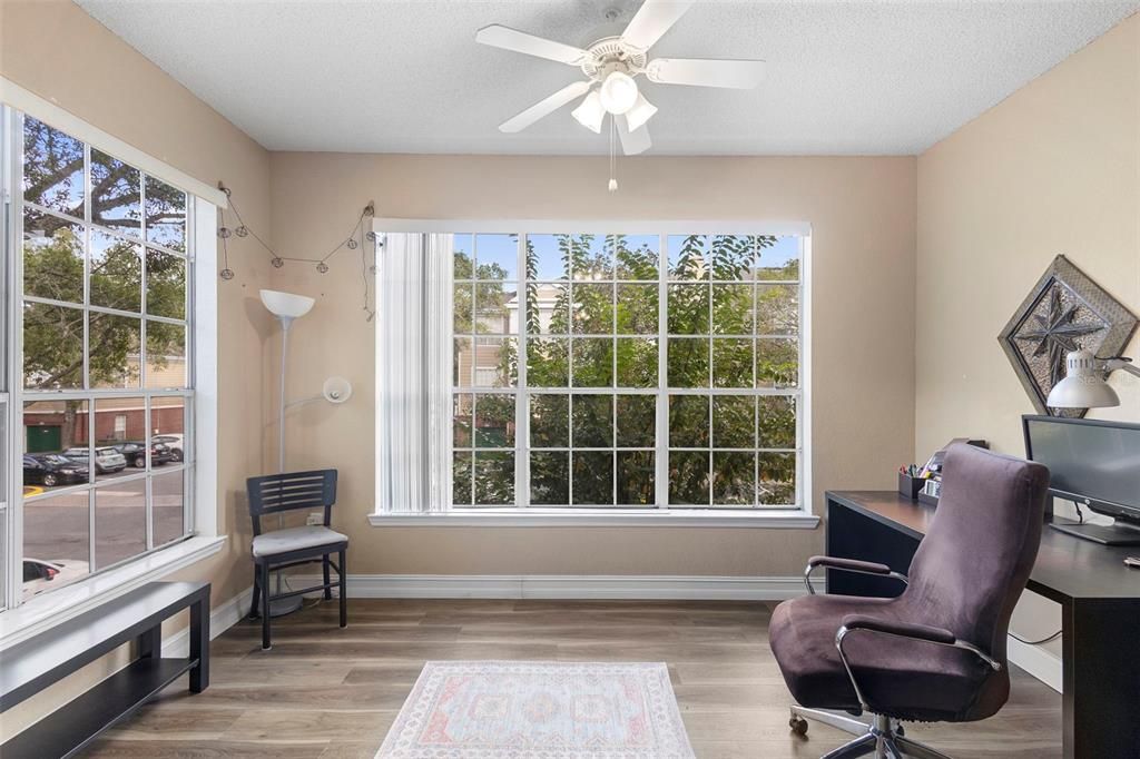 For Rent: $1,800 (2 beds, 2 baths, 1007 Square Feet)