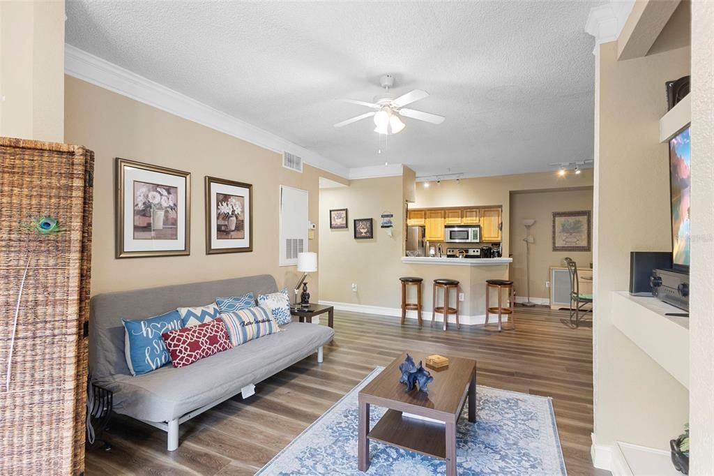 For Rent: $1,800 (2 beds, 2 baths, 1007 Square Feet)