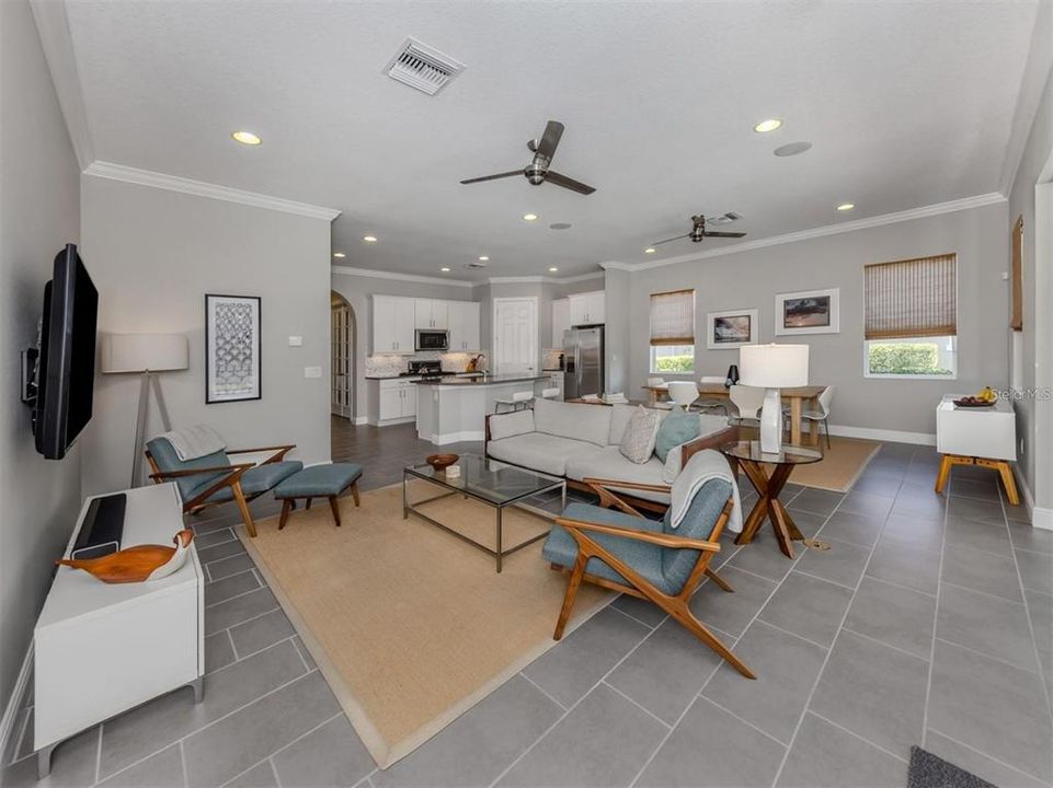 En Venta: $695,000 (3 camas, 3 baños, 2194 Pies cuadrados)