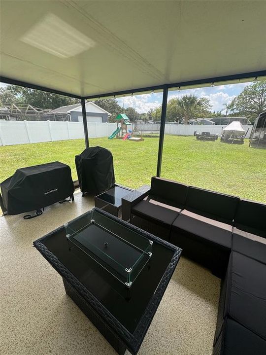 Под контрактом: $330,000 (3 спален, 2 ванн, 1131 Квадратных фут)