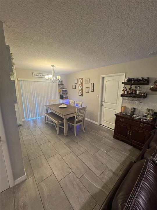 Под контрактом: $330,000 (3 спален, 2 ванн, 1131 Квадратных фут)