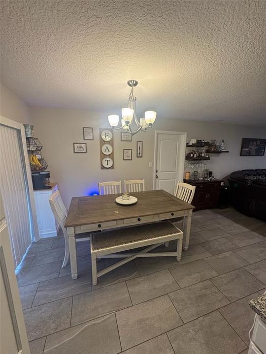 Под контрактом: $330,000 (3 спален, 2 ванн, 1131 Квадратных фут)