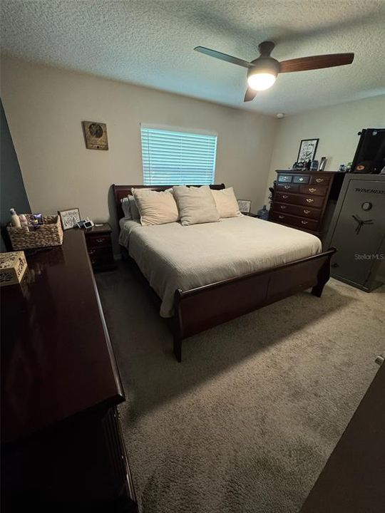 Под контрактом: $330,000 (3 спален, 2 ванн, 1131 Квадратных фут)