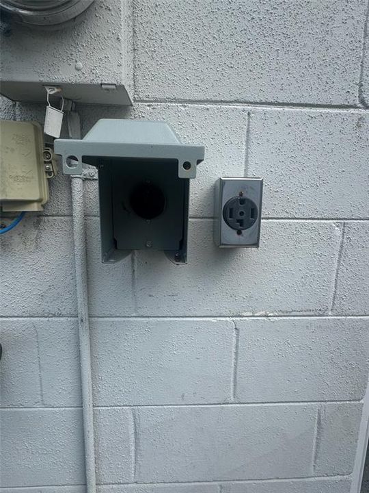 Под контрактом: $330,000 (3 спален, 2 ванн, 1131 Квадратных фут)