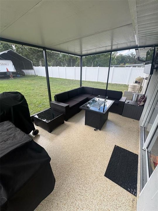 Под контрактом: $330,000 (3 спален, 2 ванн, 1131 Квадратных фут)