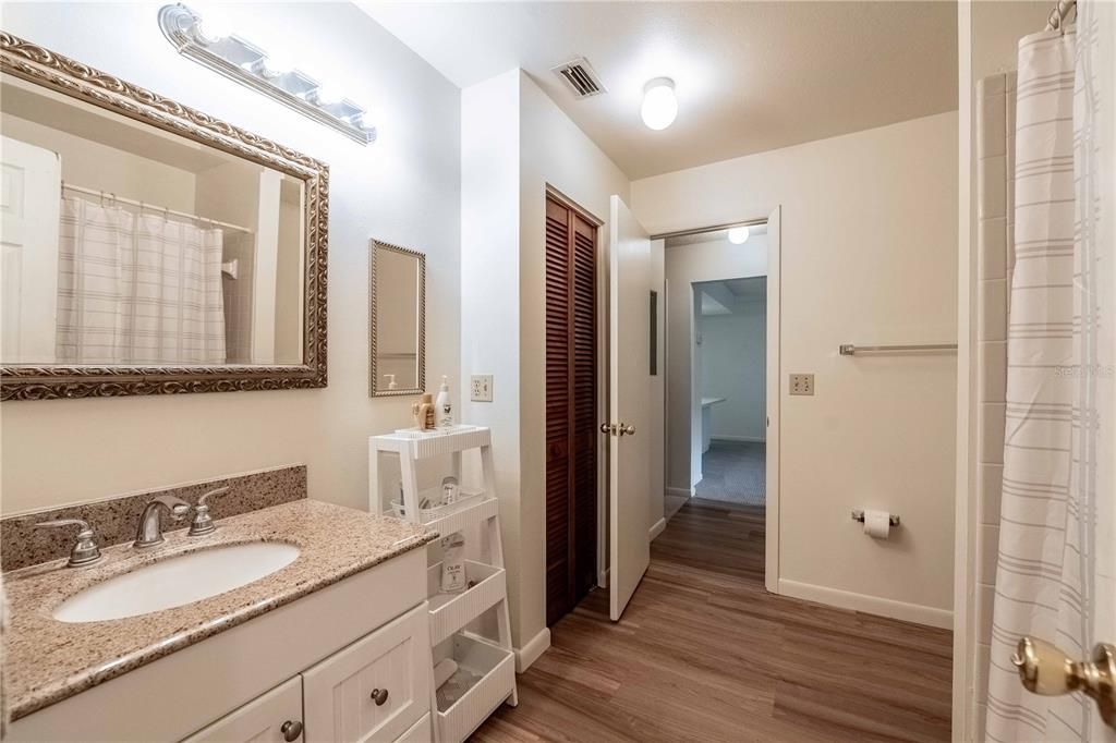 Под контрактом: $129,990 (2 спален, 2 ванн, 945 Квадратных фут)