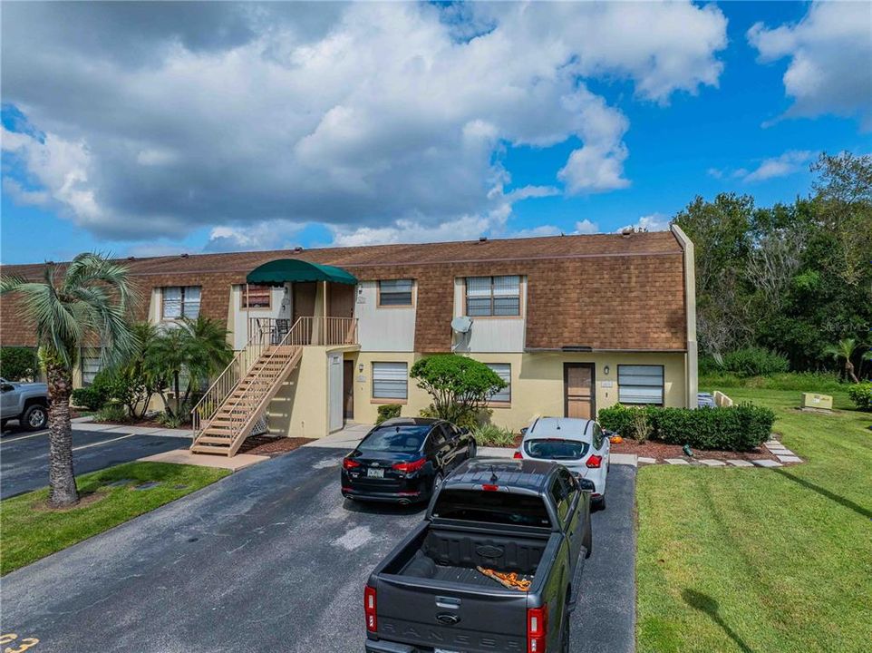 Под контрактом: $129,990 (2 спален, 2 ванн, 945 Квадратных фут)