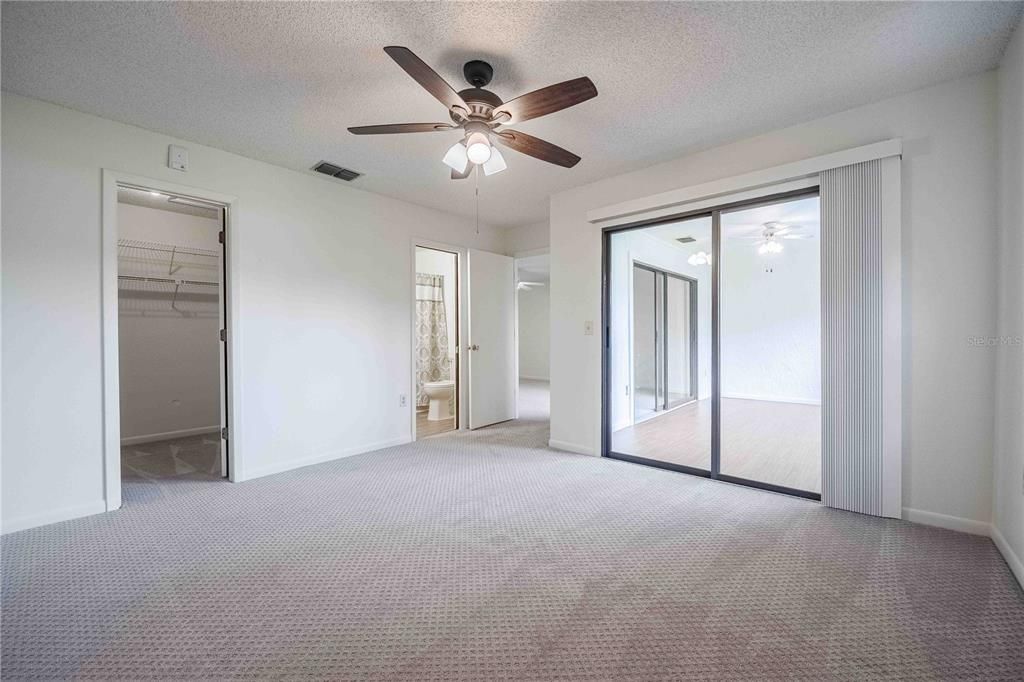 Под контрактом: $129,990 (2 спален, 2 ванн, 945 Квадратных фут)