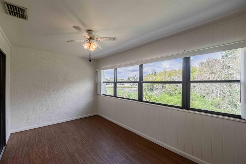 Под контрактом: $129,990 (2 спален, 2 ванн, 945 Квадратных фут)