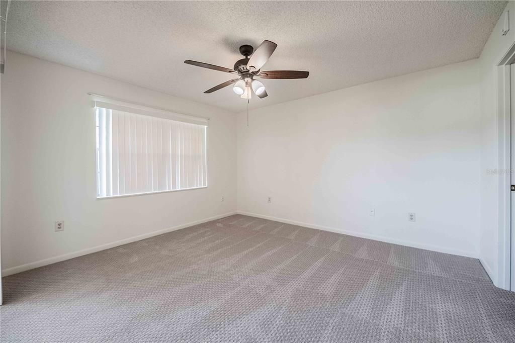 Под контрактом: $129,990 (2 спален, 2 ванн, 945 Квадратных фут)