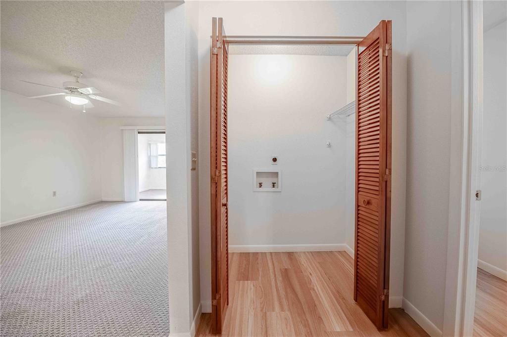 Под контрактом: $129,990 (2 спален, 2 ванн, 945 Квадратных фут)