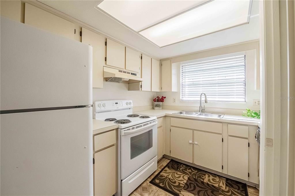 Под контрактом: $129,990 (2 спален, 2 ванн, 945 Квадратных фут)