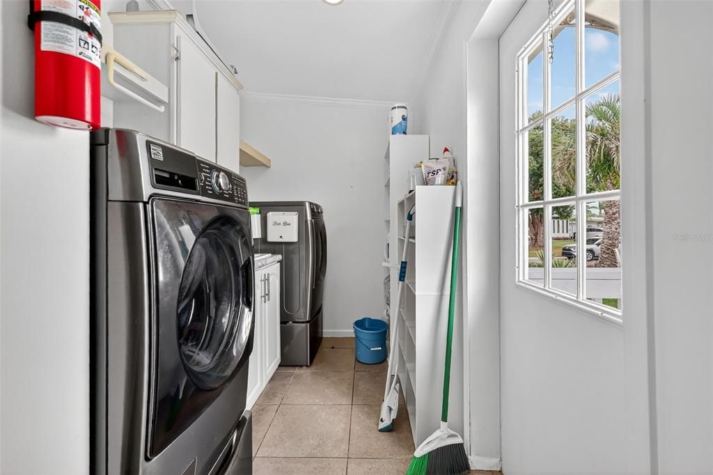 Под контрактом: $252,000 (3 спален, 2 ванн, 2032 Квадратных фут)