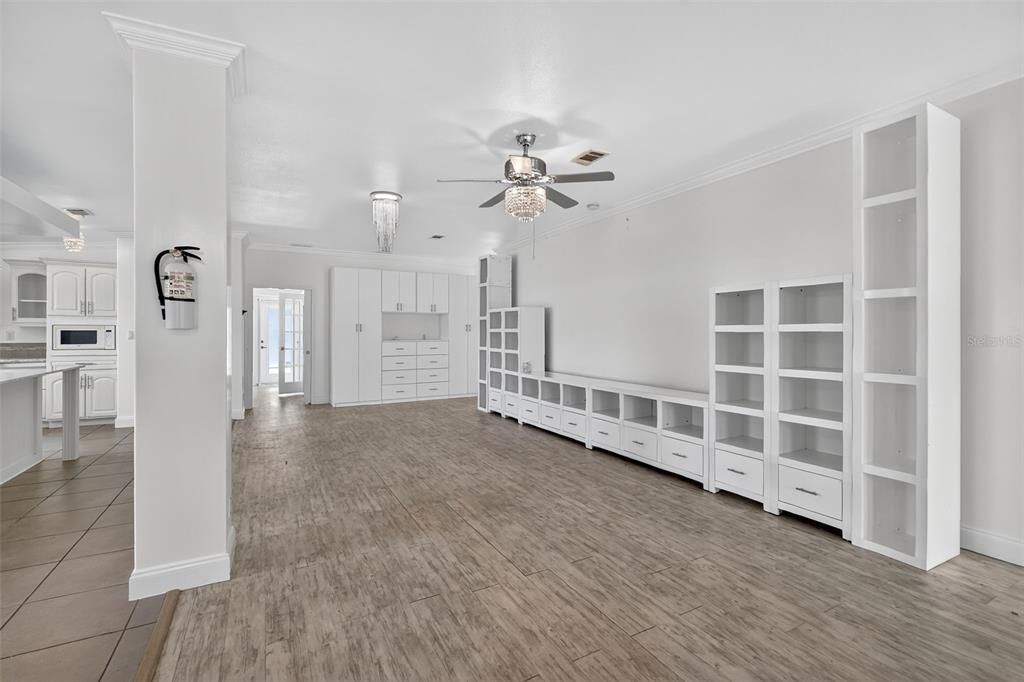 Под контрактом: $252,000 (3 спален, 2 ванн, 2032 Квадратных фут)