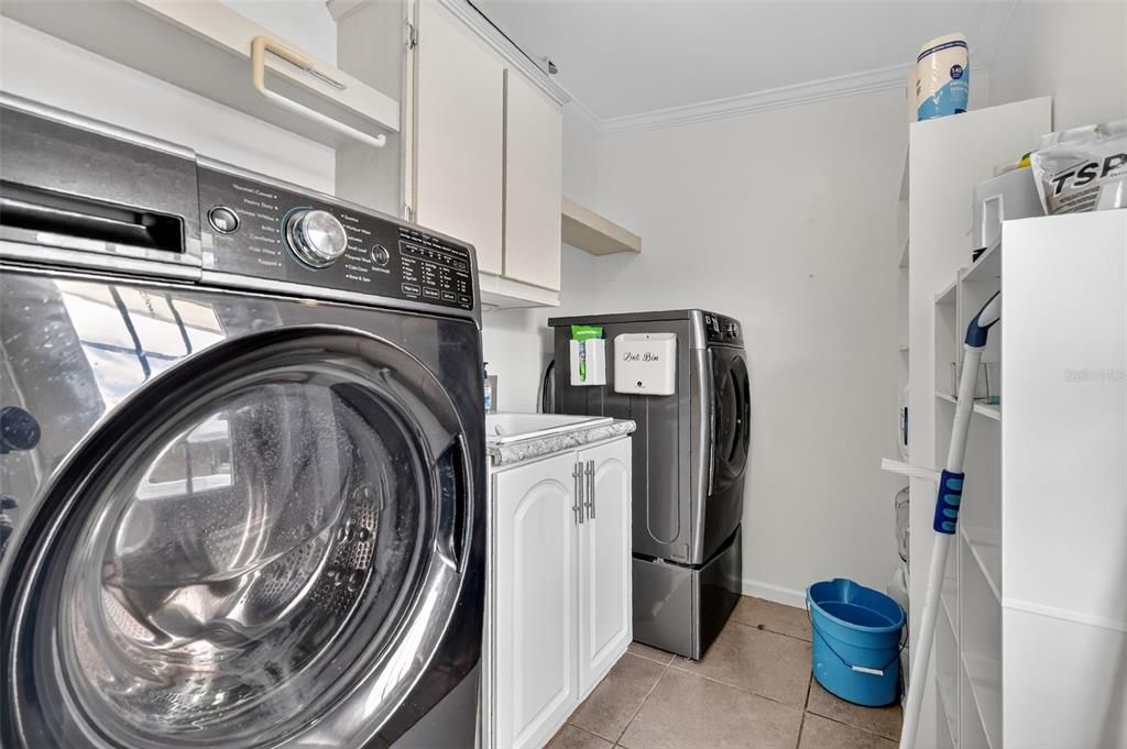 Под контрактом: $252,000 (3 спален, 2 ванн, 2032 Квадратных фут)