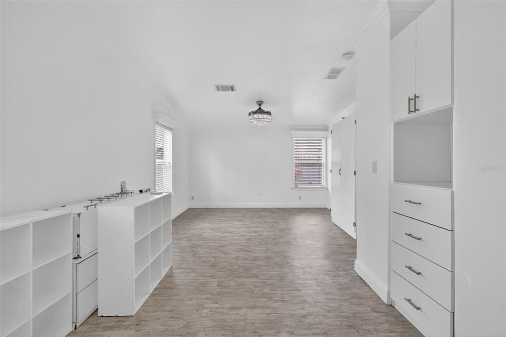 Под контрактом: $252,000 (3 спален, 2 ванн, 2032 Квадратных фут)