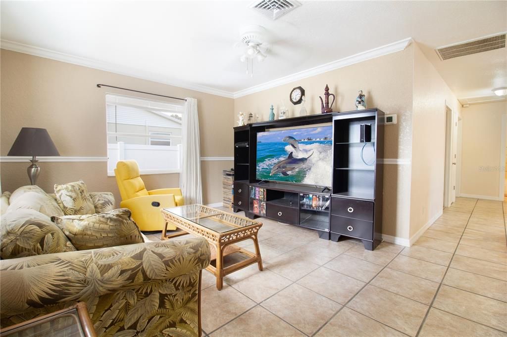 Activo con contrato: $390,000 (3 camas, 2 baños, 1574 Pies cuadrados)