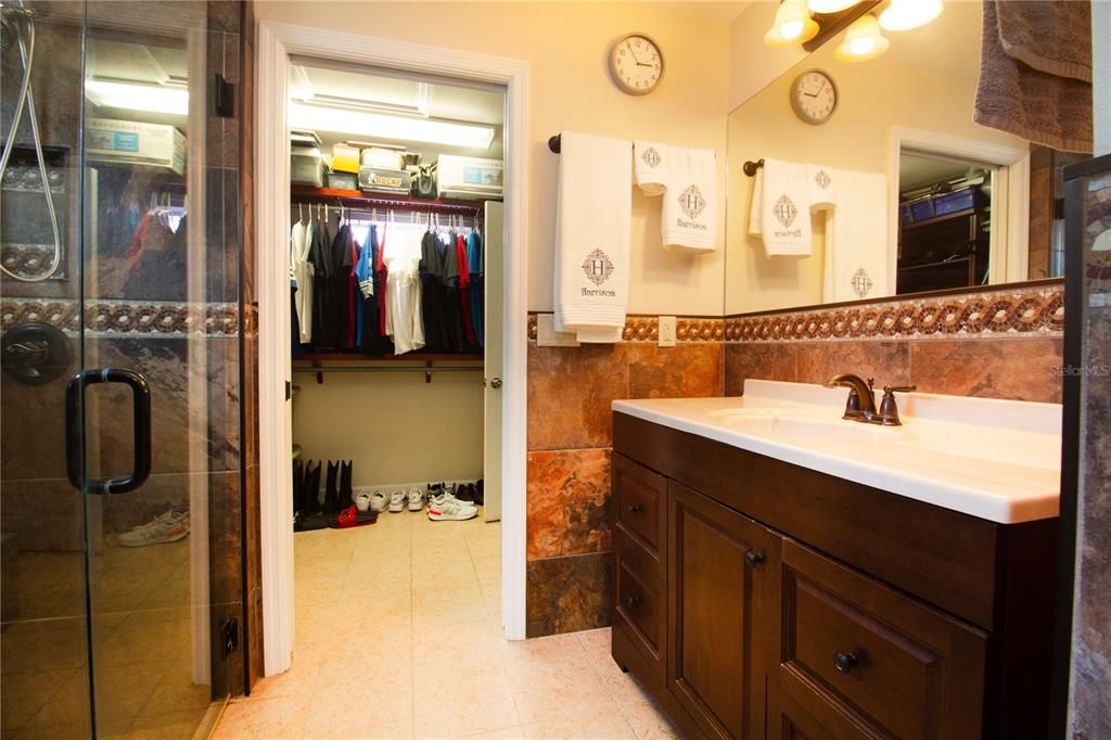 Activo con contrato: $390,000 (3 camas, 2 baños, 1574 Pies cuadrados)