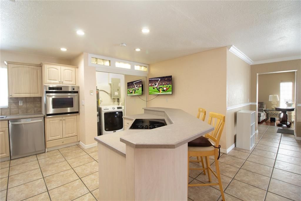 Activo con contrato: $390,000 (3 camas, 2 baños, 1574 Pies cuadrados)