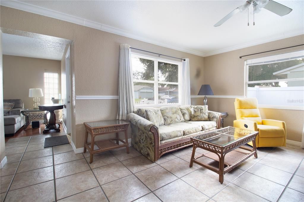 Activo con contrato: $390,000 (3 camas, 2 baños, 1574 Pies cuadrados)