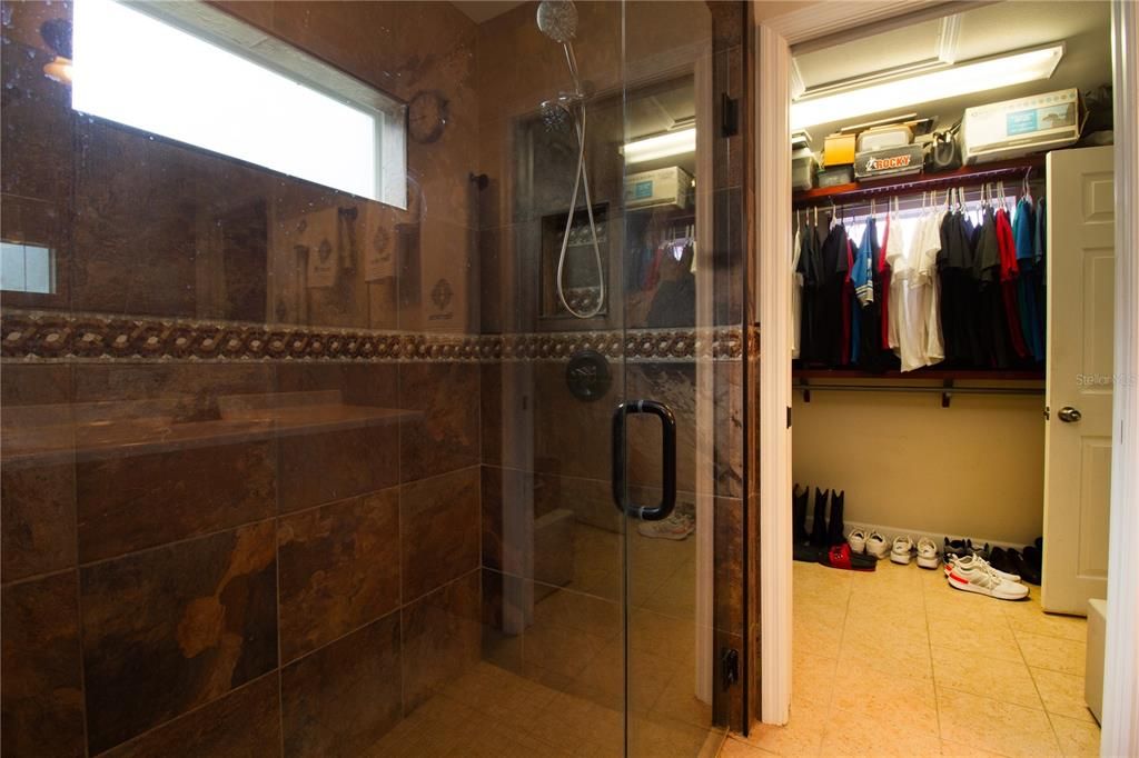 Activo con contrato: $390,000 (3 camas, 2 baños, 1574 Pies cuadrados)