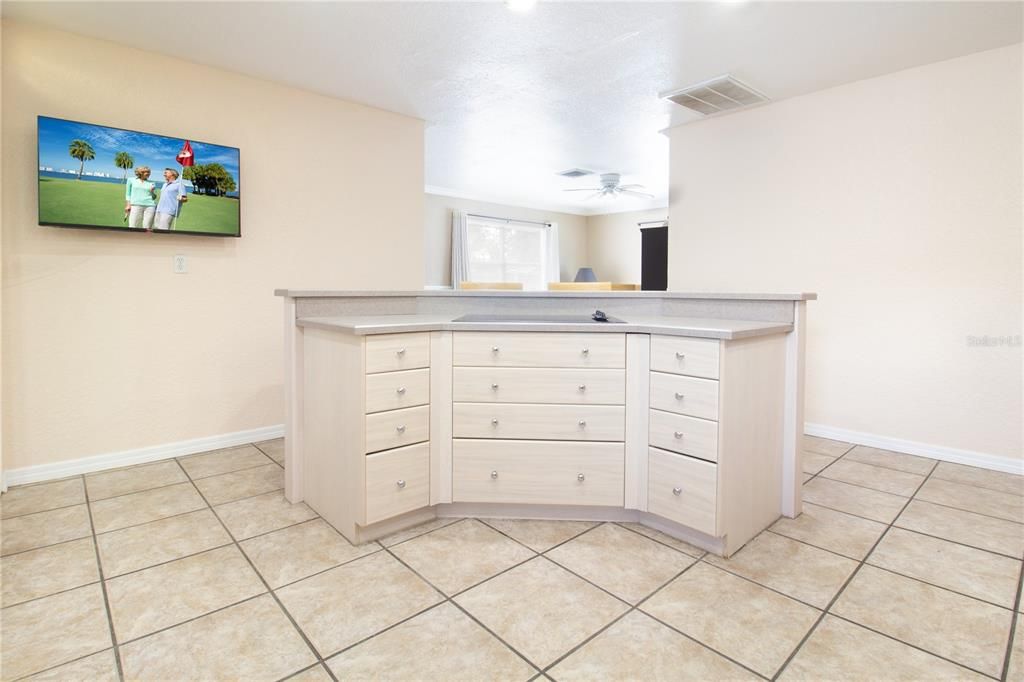 Activo con contrato: $390,000 (3 camas, 2 baños, 1574 Pies cuadrados)