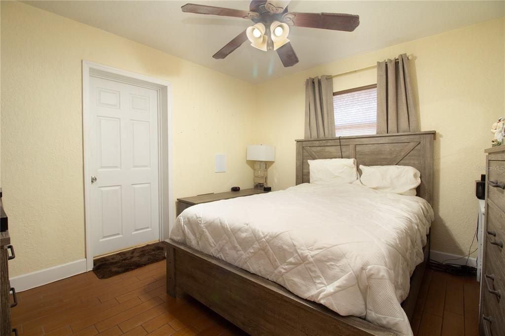 Activo con contrato: $390,000 (3 camas, 2 baños, 1574 Pies cuadrados)