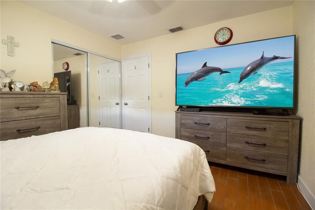 Activo con contrato: $390,000 (3 camas, 2 baños, 1574 Pies cuadrados)