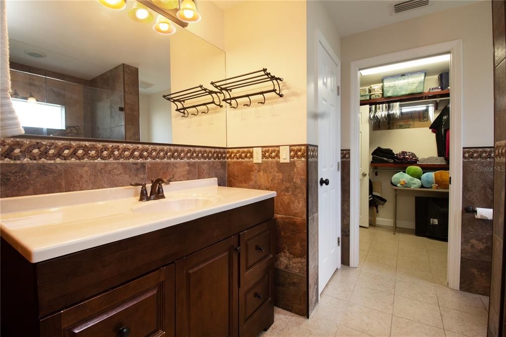 Activo con contrato: $390,000 (3 camas, 2 baños, 1574 Pies cuadrados)